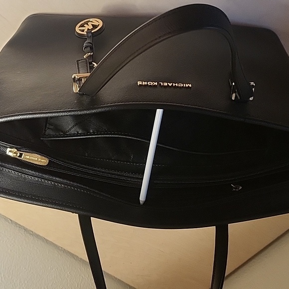 Black NWOT Michael Kors Tote - Picture 6 of 7